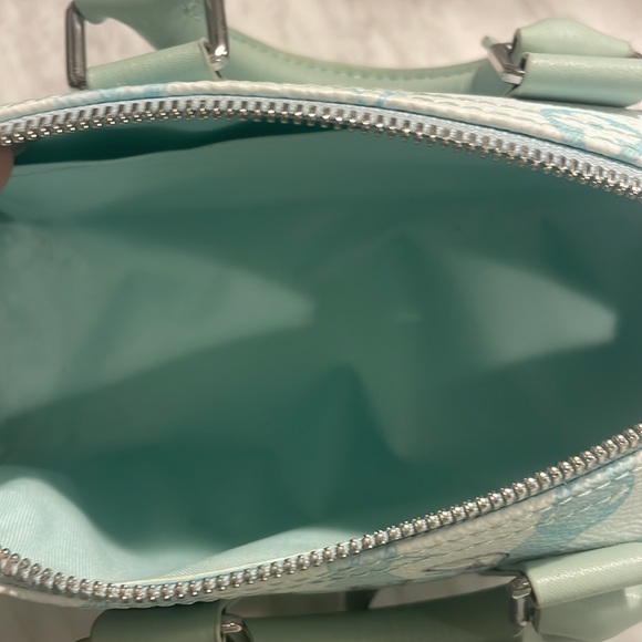 Crossbody - Picture 9 of 16